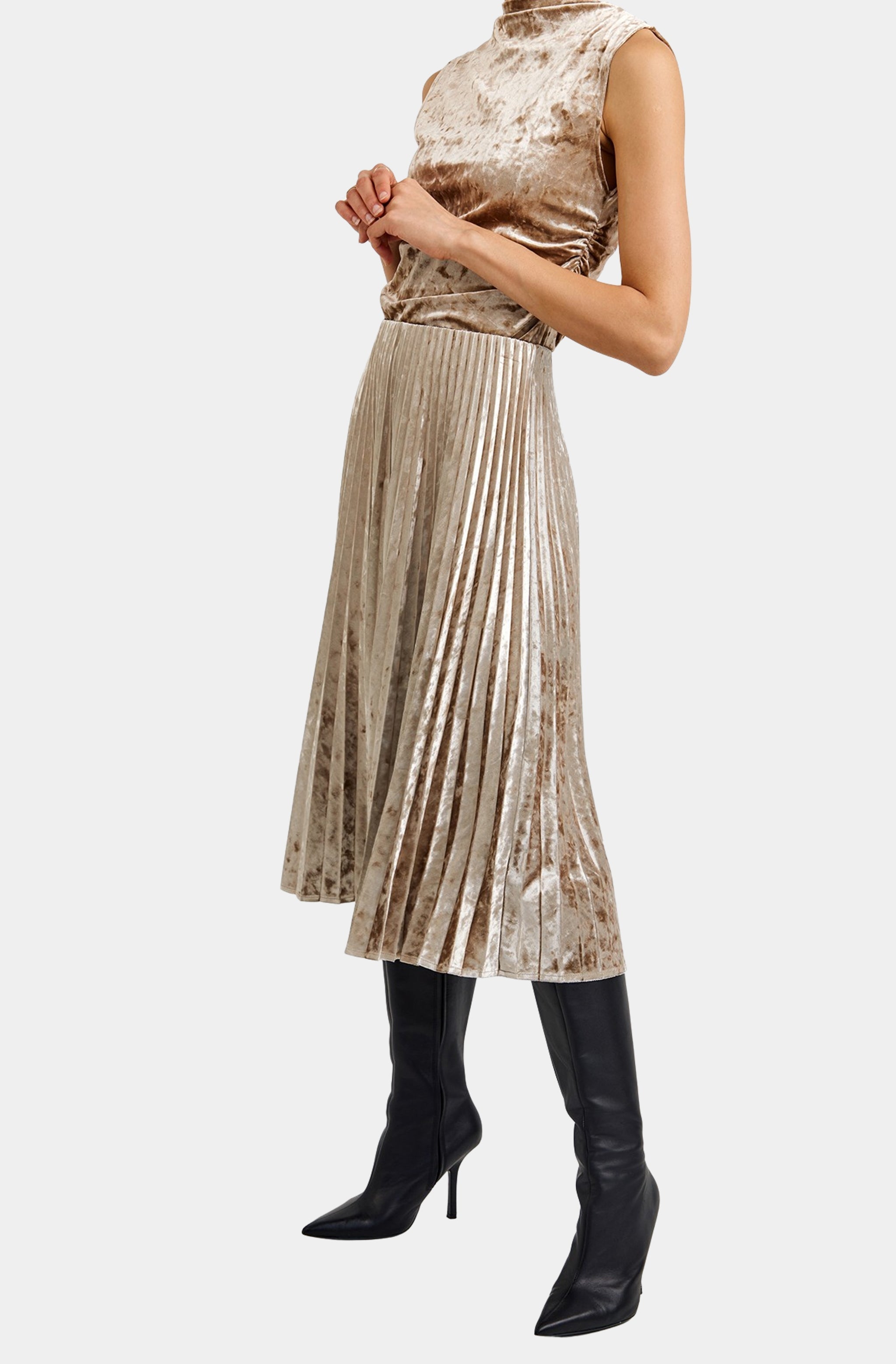 Clean Waist Pleated Skirt