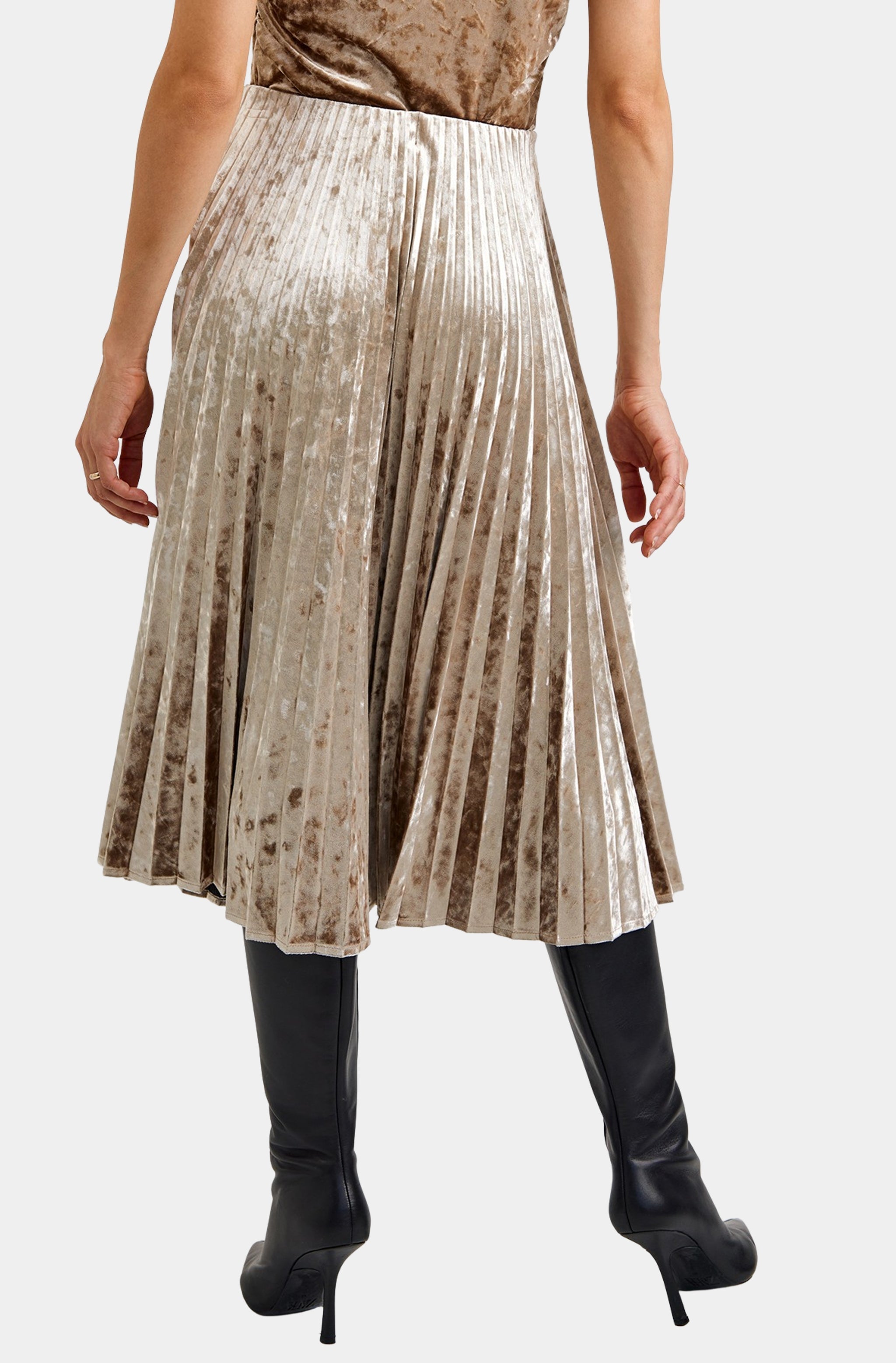 Clean Waist Pleated Skirt