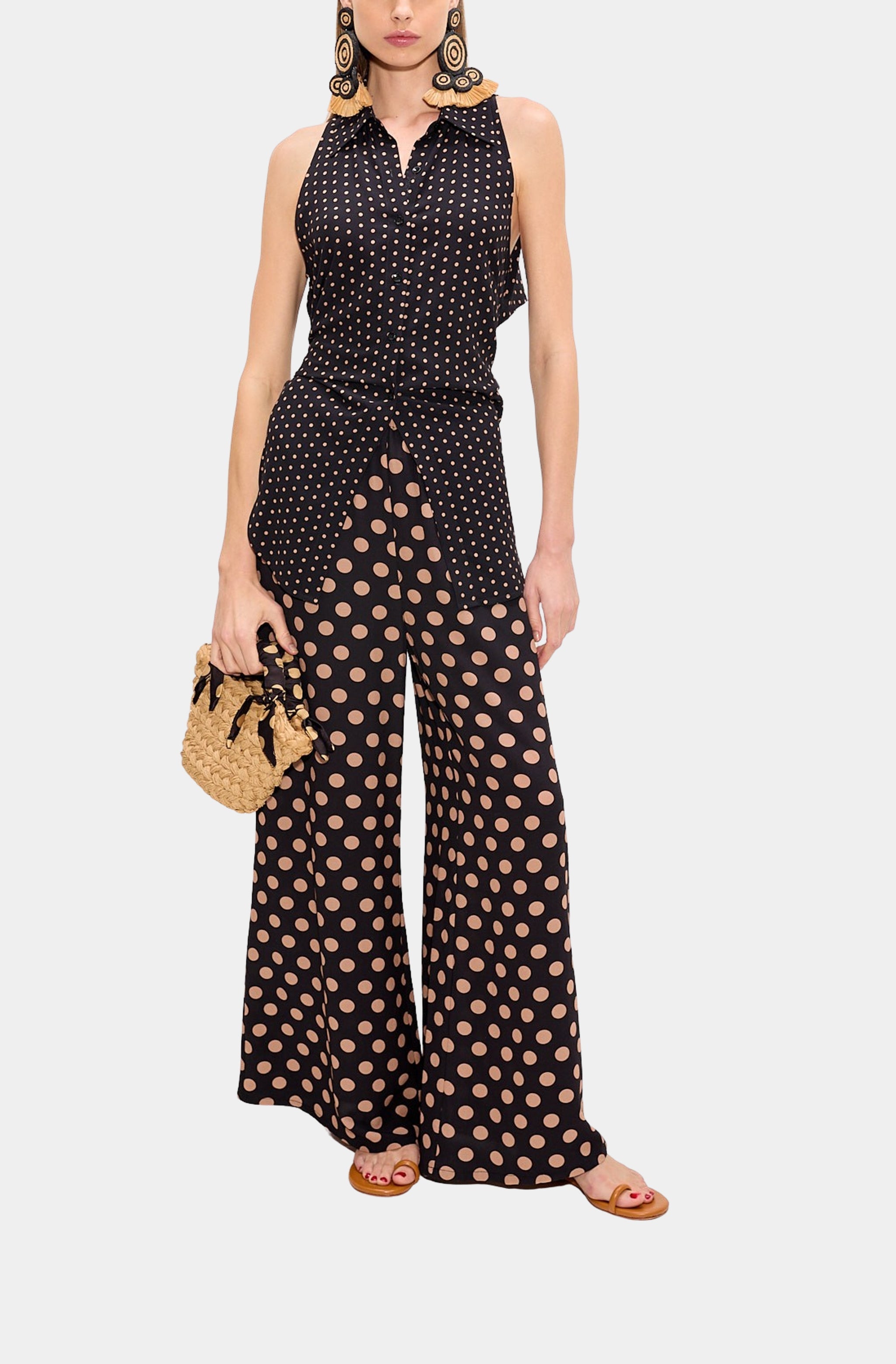 Loch Sleeveless Crepe Button Up